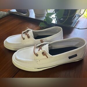 NIB Sperry Lounge Away White boat shoe sneaker Size 9.5 NEVER WORN NEW IN BOX!